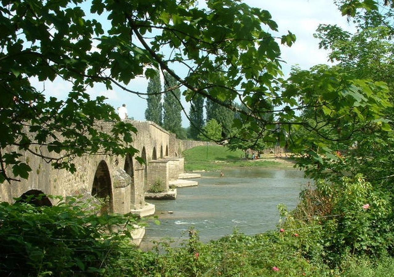 Chambres d'hôtes Le Pont Romain Montfort-le-Gesnois Exterior foto